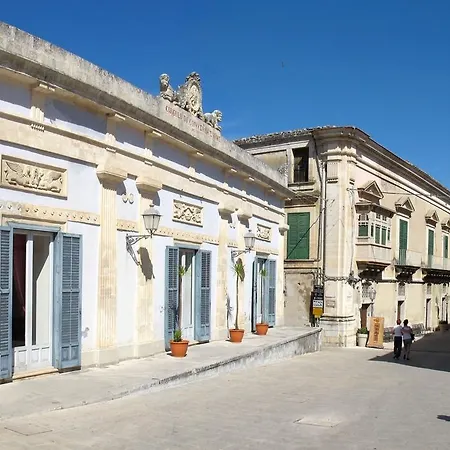 Giumbabulla Luxury House Bed & Breakfast 3*