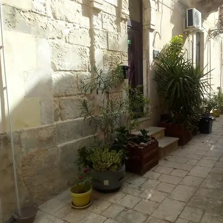 Giumbabulla Luxury House Bed and breakfast 3*